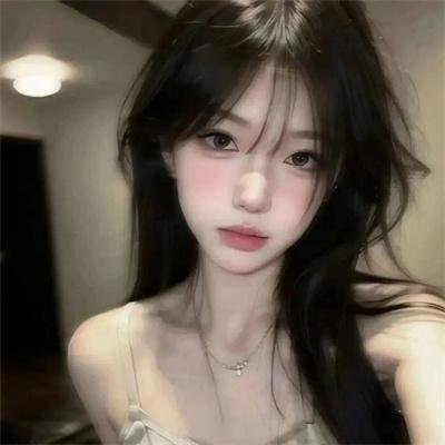 出墙红杏两家春